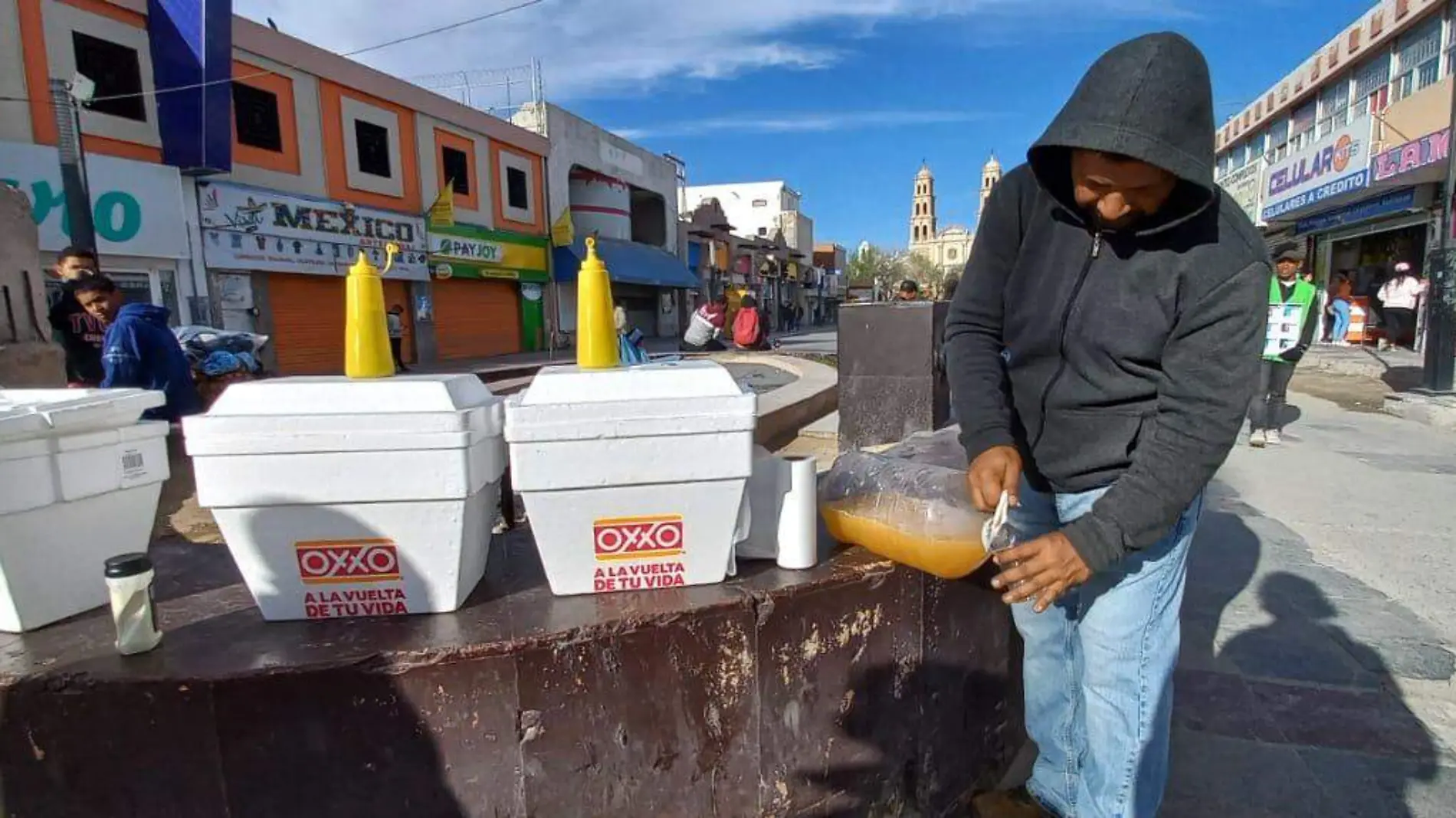 migrantes vendiendo comida